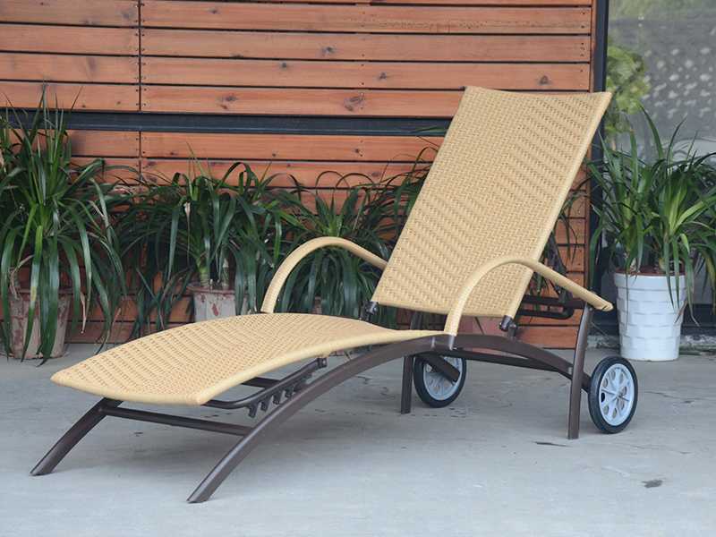 Lounge di Rattan all'aperto con due ruote, lounge in alluminio Rattan Weaving, letto diurno in alluminio, YQ-RB-404a